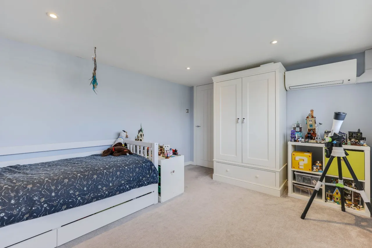 Foxholes Lane, Calverley, LS28, photo 18