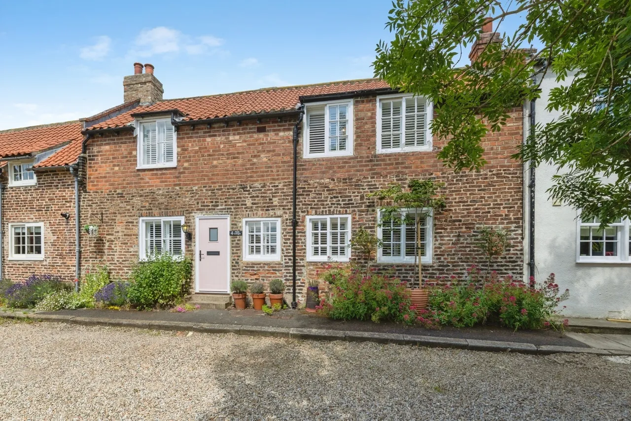 3 bed house for sale — Wells Cottages, Egglescliffe, Stockton-on-Tees, Durham, TS16