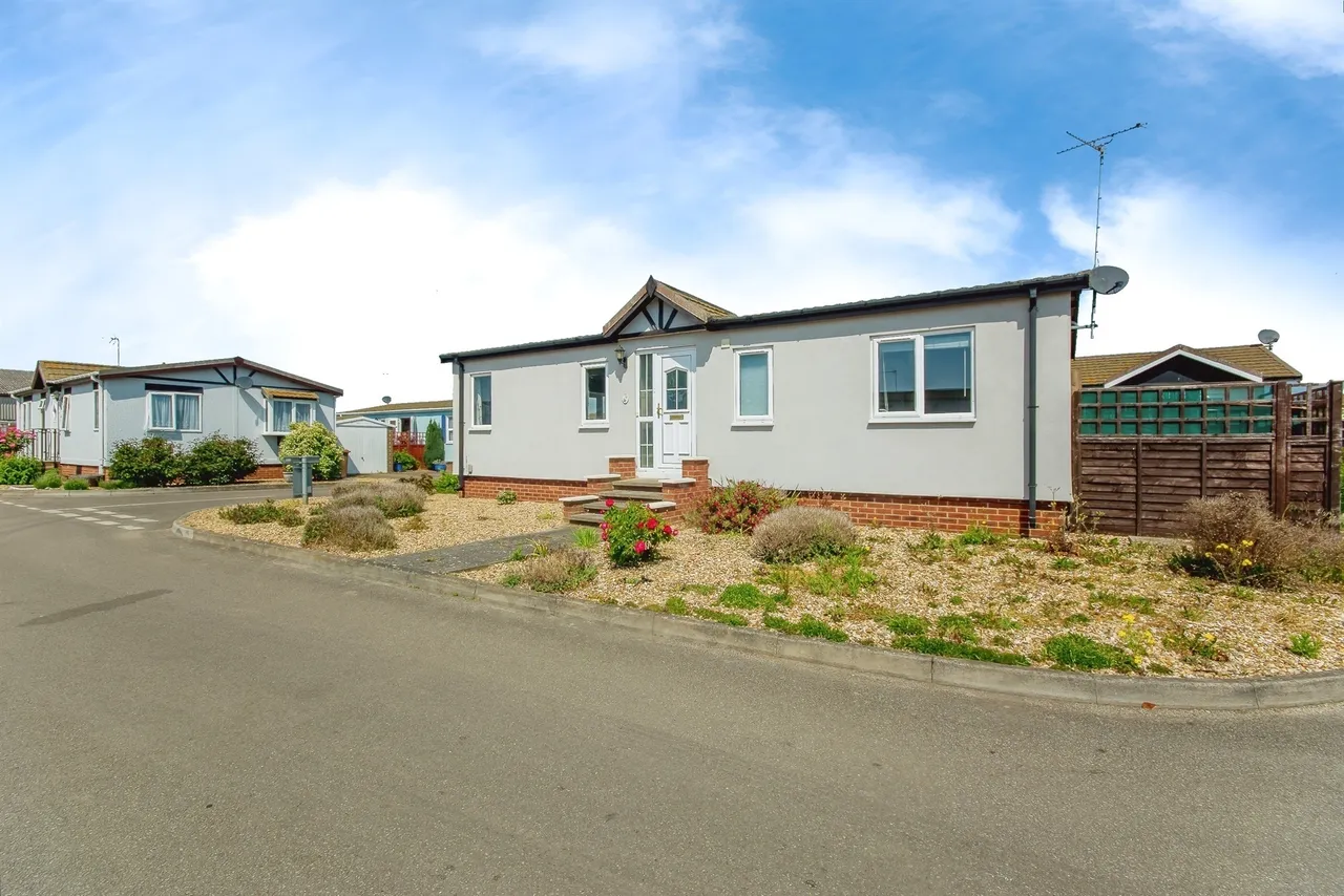 2 bed park home for sale, Osborne Road, Wisbech, PE13