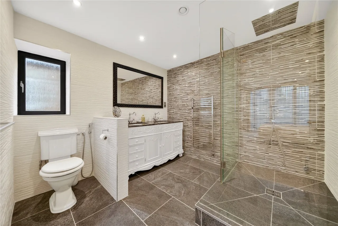 Harrogate Road, photo 12