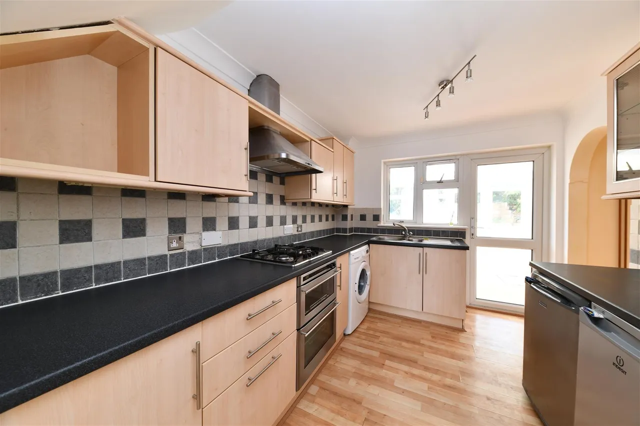 Chertsey Rise, Stevenage, Herts, SG2 9JG, photo 3