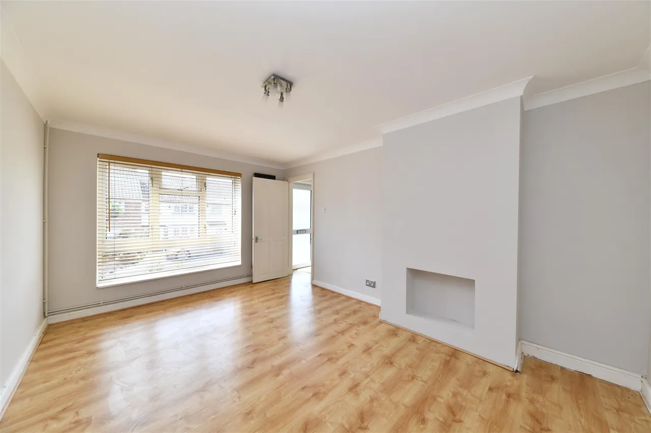 Chertsey Rise, Stevenage, Herts, SG2 9JG, photo 2