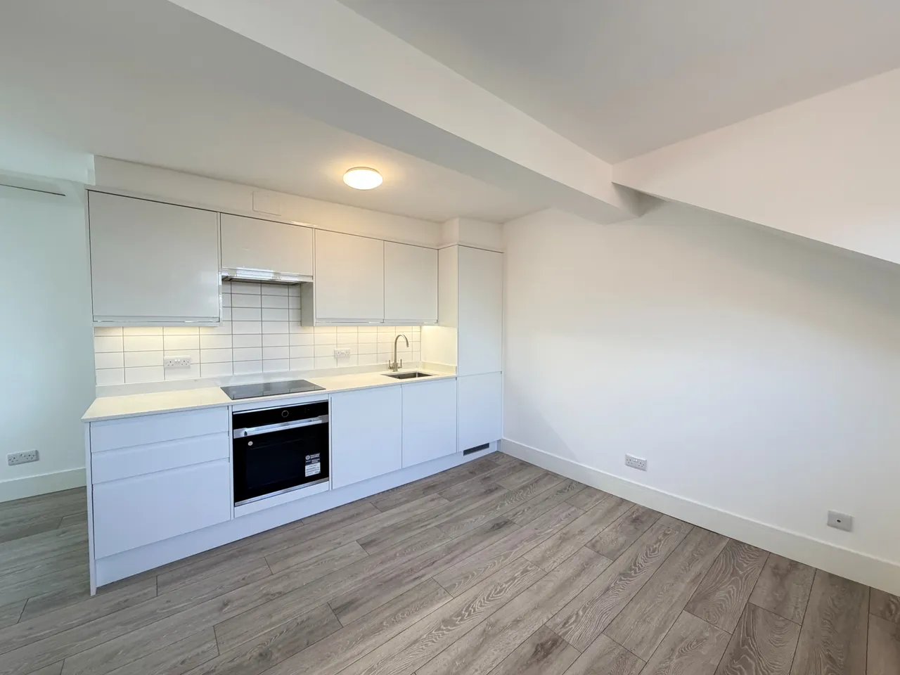 2 bed flat to rent — Washway Road, Sale, M33 6RH