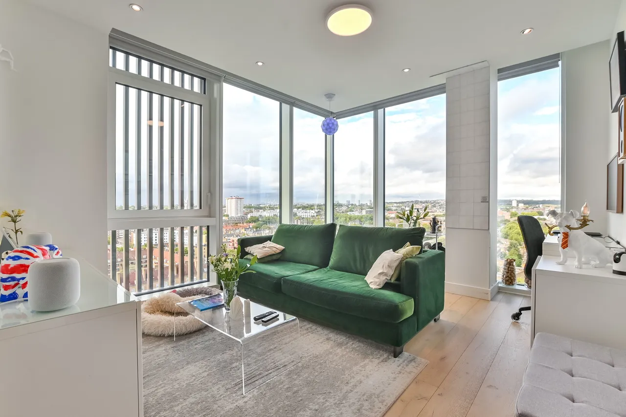 2 bed flat for sale — Apartment L15 02, Grand Central Apartments, London