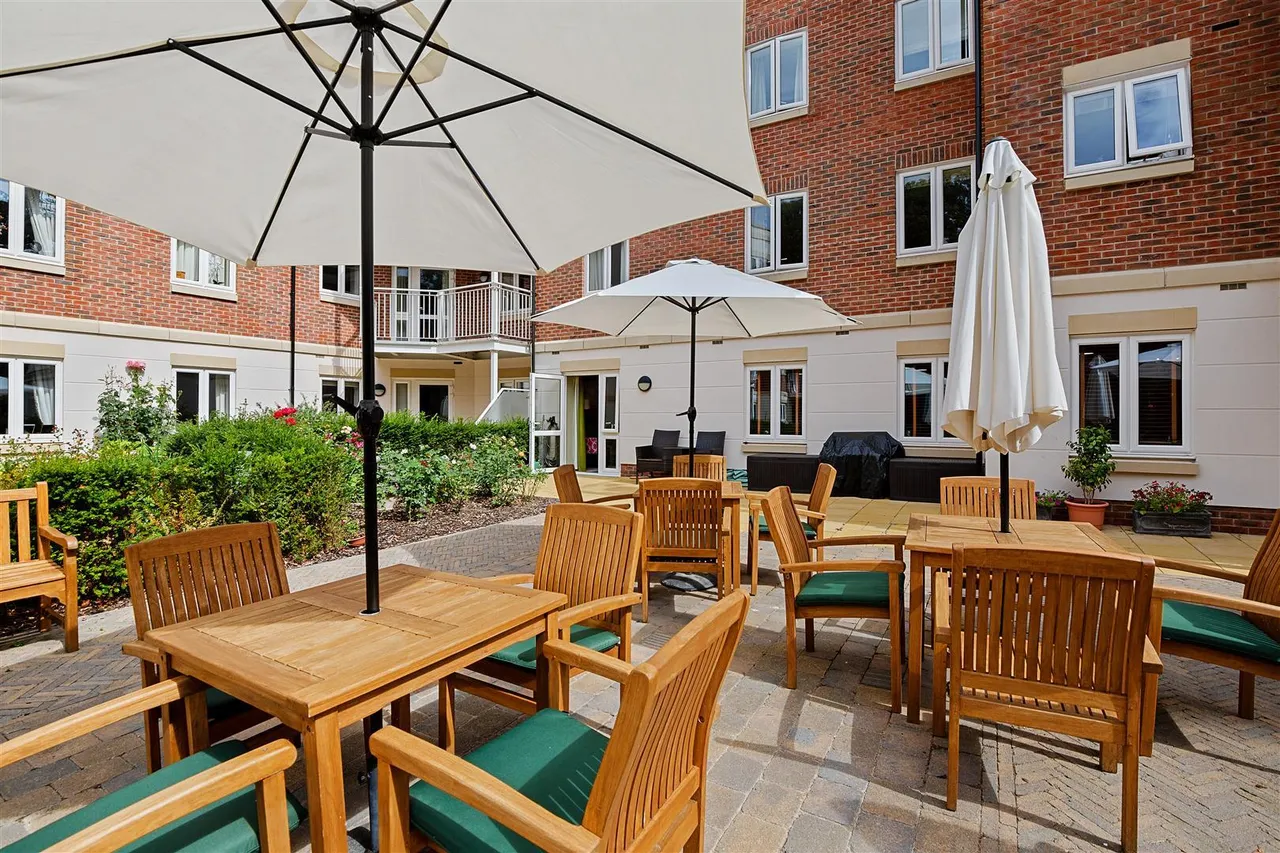 Bath Road, Devizes, SN10, photo 16