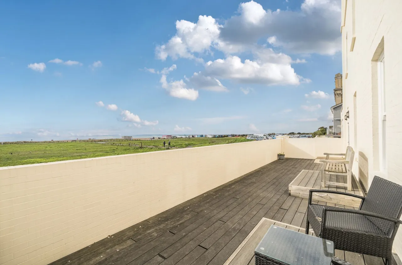 Royal Sea Front Apartments, Sea Front Hayling Island, PO11, photo 12