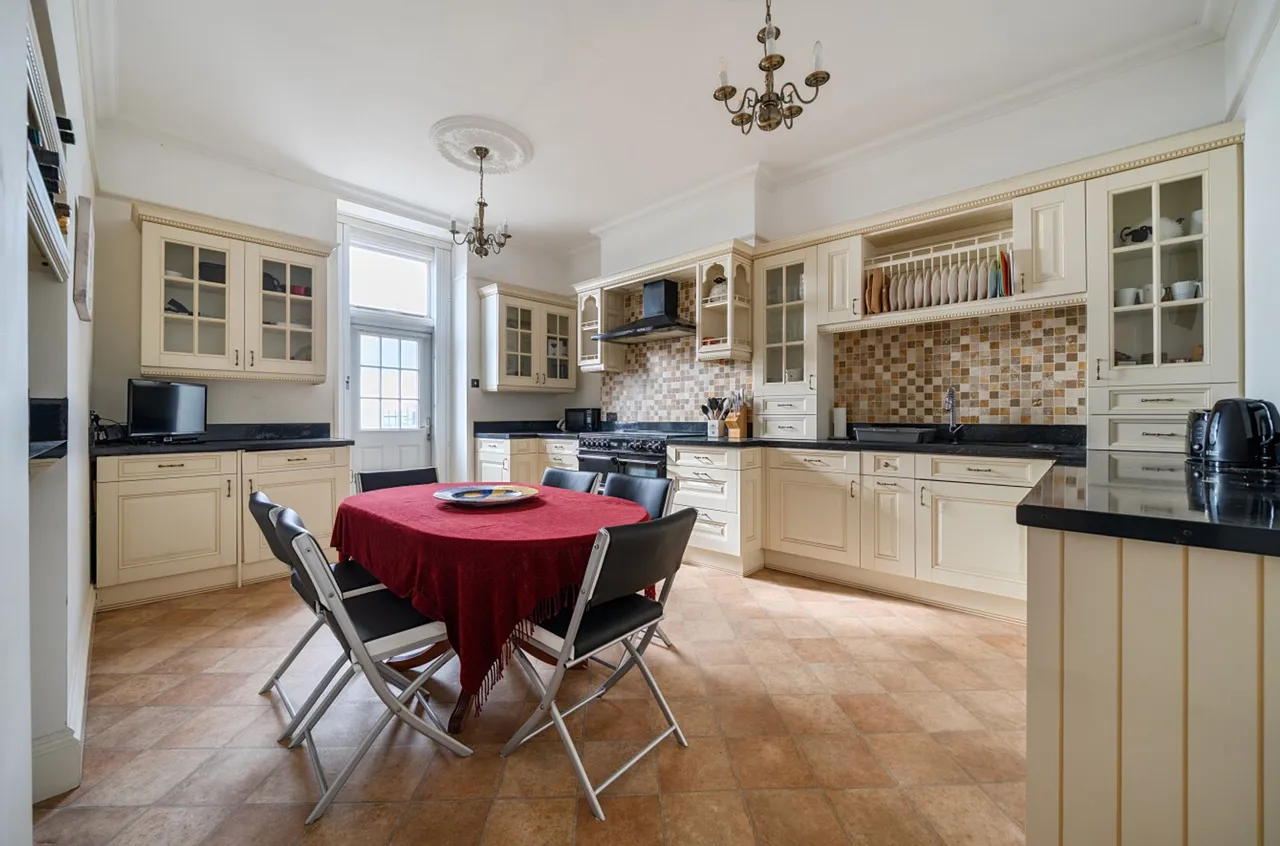 Royal Sea Front Apartments, Sea Front Hayling Island, PO11, photo 3
