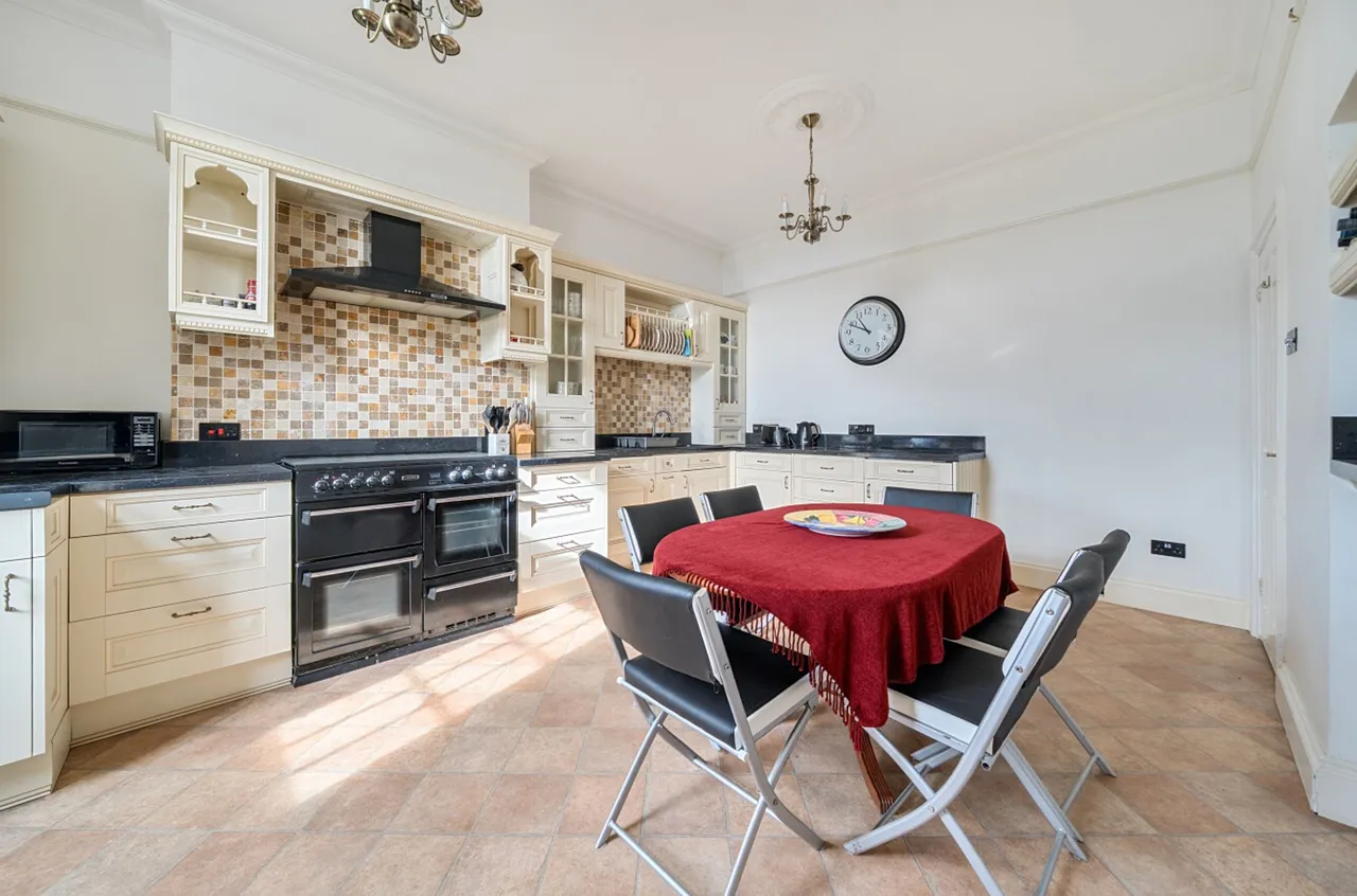 Royal Sea Front Apartments, Sea Front Hayling Island, PO11, photo 7