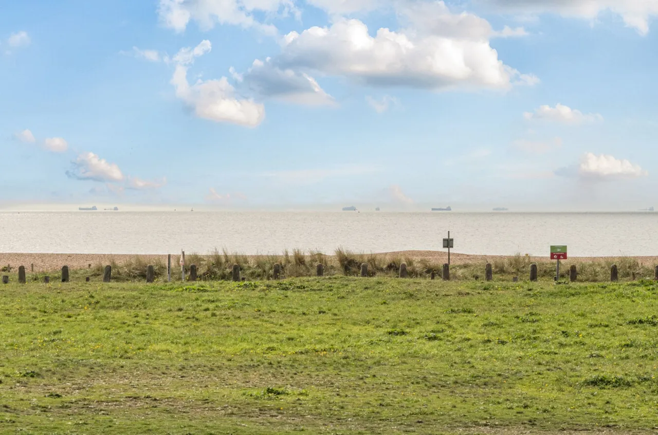 Royal Sea Front Apartments, Sea Front Hayling Island, PO11, photo 4