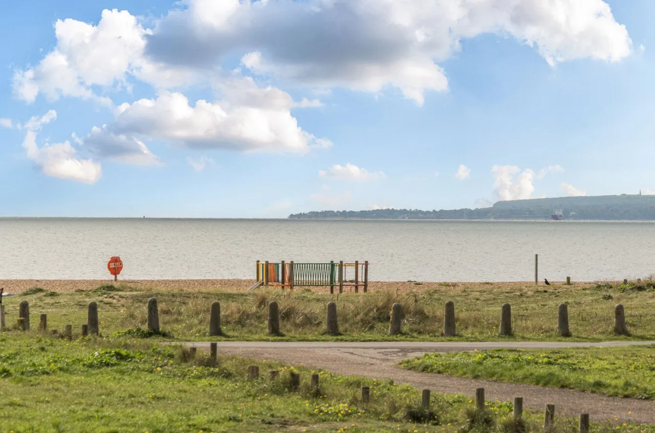 Royal Sea Front Apartments, Sea Front Hayling Island, PO11, photo 13