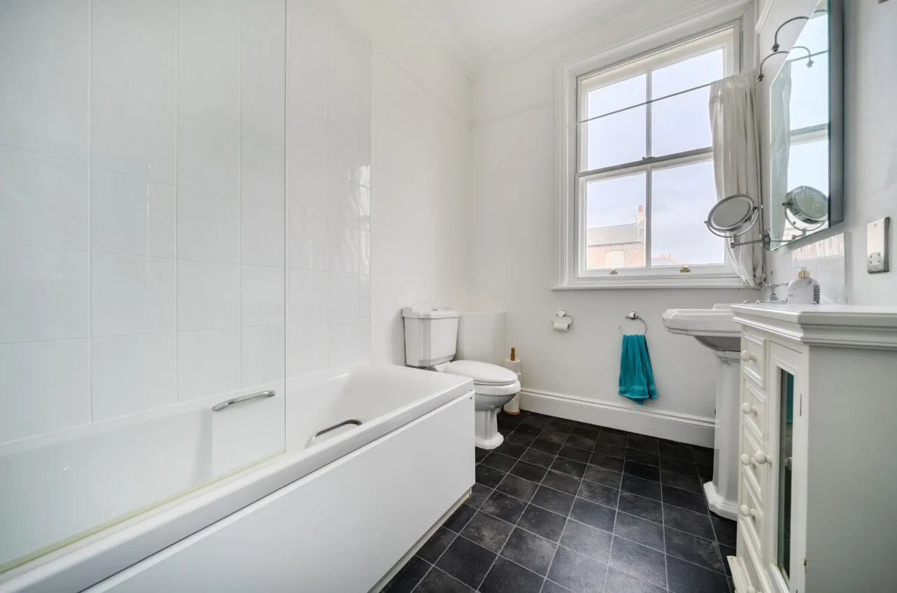 Royal Sea Front Apartments, Sea Front Hayling Island, PO11, photo 9