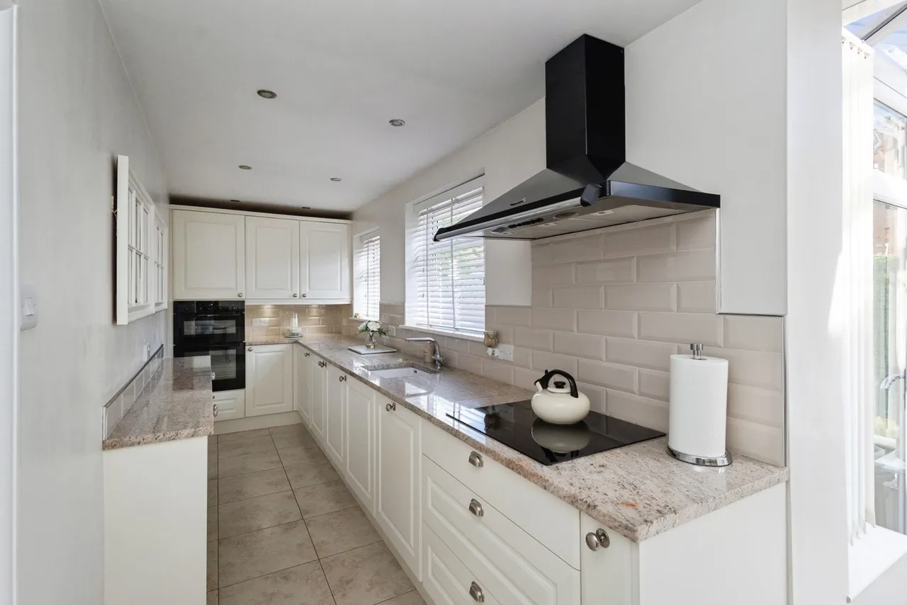 Brookside Drive, HYDE, Cheshire, SK14, photo 5