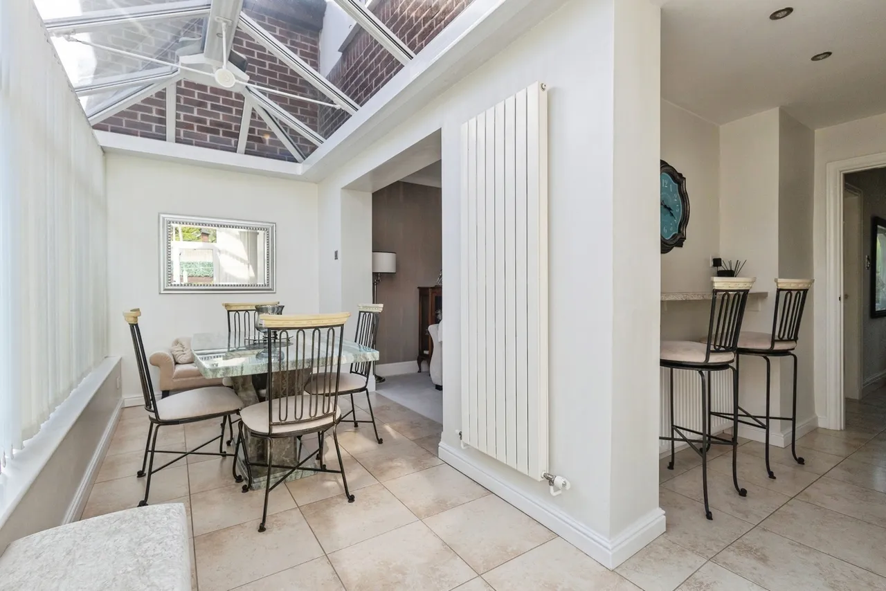 Brookside Drive, HYDE, Cheshire, SK14, photo 8