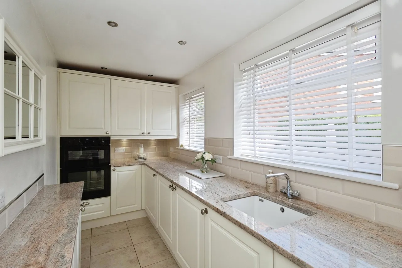 Brookside Drive, HYDE, Cheshire, SK14, photo 6