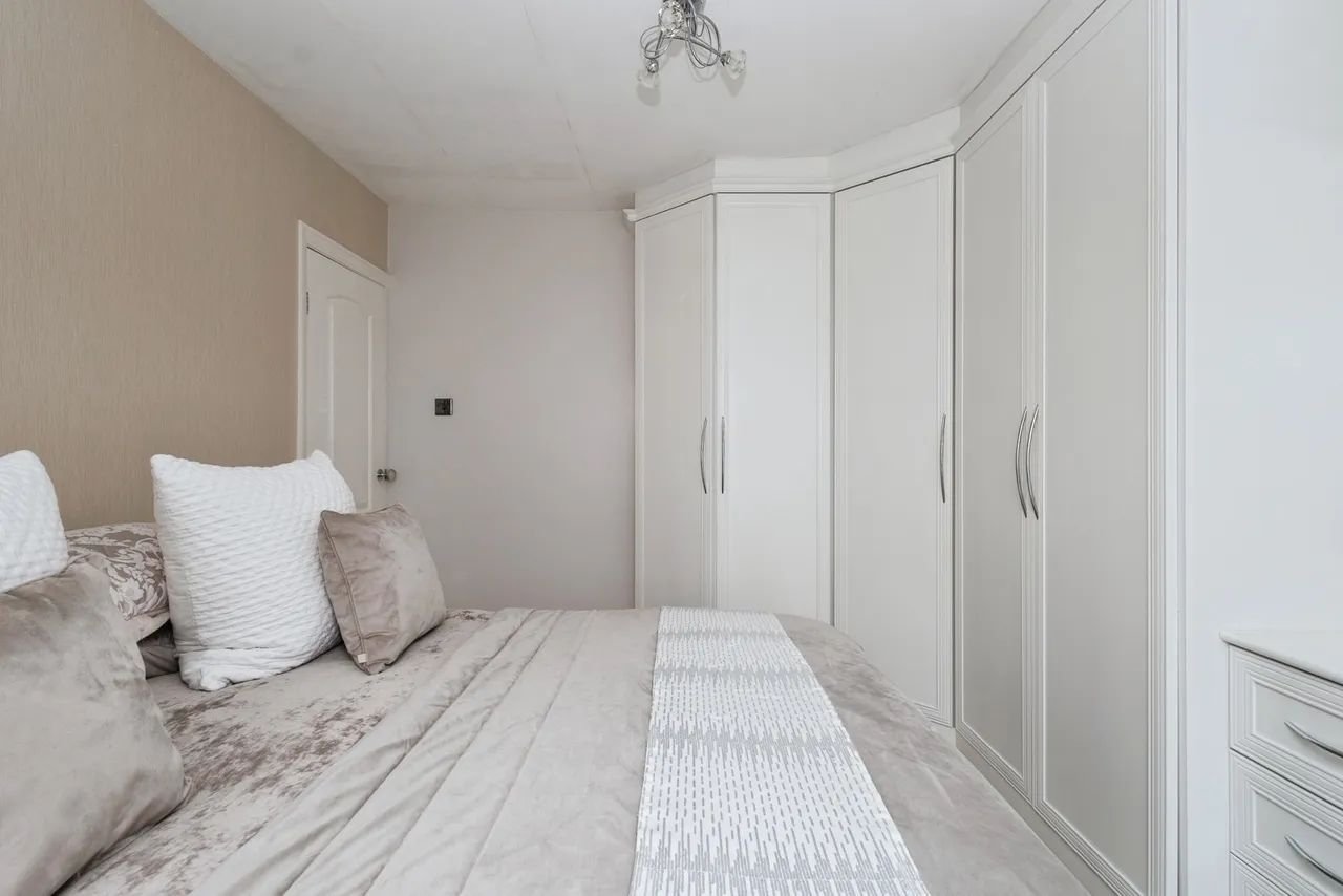 Brookside Drive, HYDE, Cheshire, SK14, photo 12