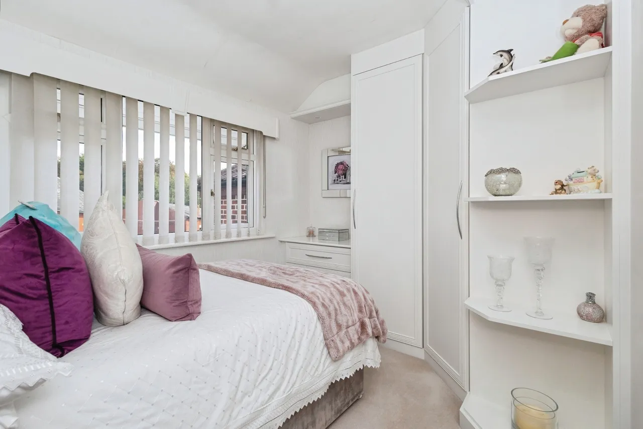 Brookside Drive, HYDE, Cheshire, SK14, photo 9