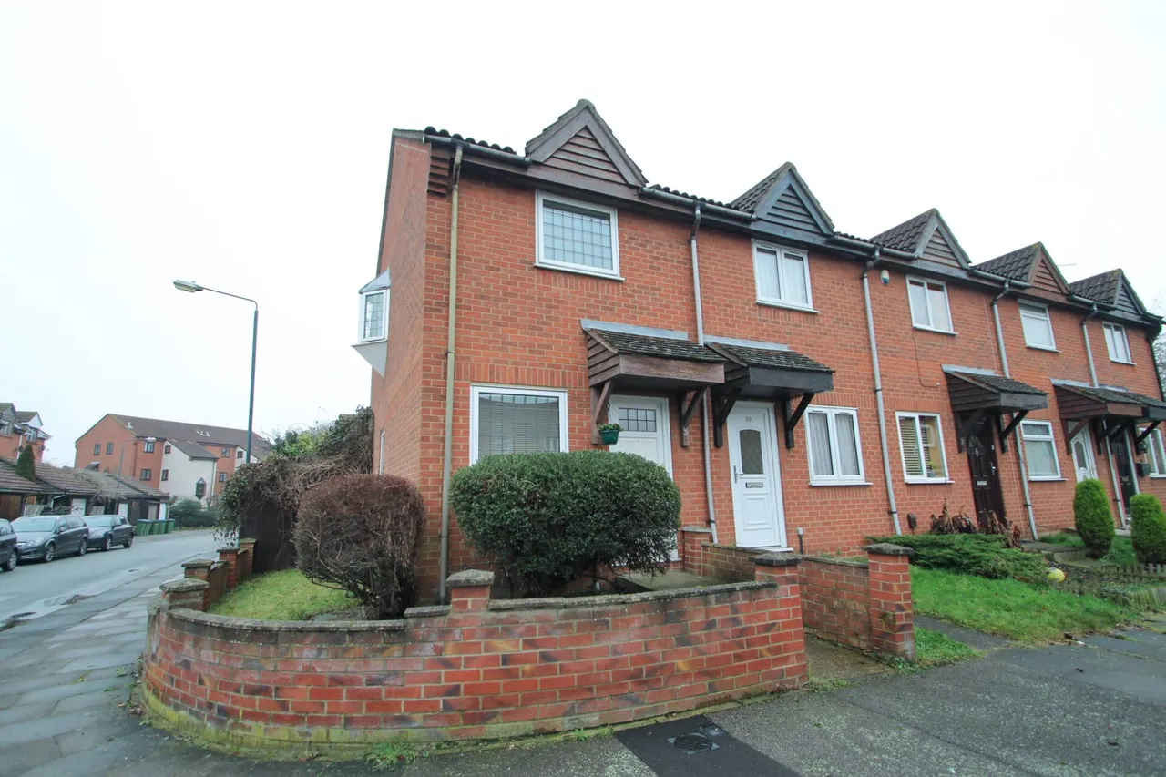 2 bed house for sale — Nuthatch Gardens, London