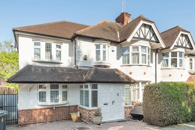 6 bed house to rent, Lyndhurst Gardens, London, N3