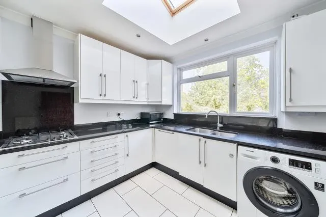 Lyndhurst Gardens, London, N3, photo 6