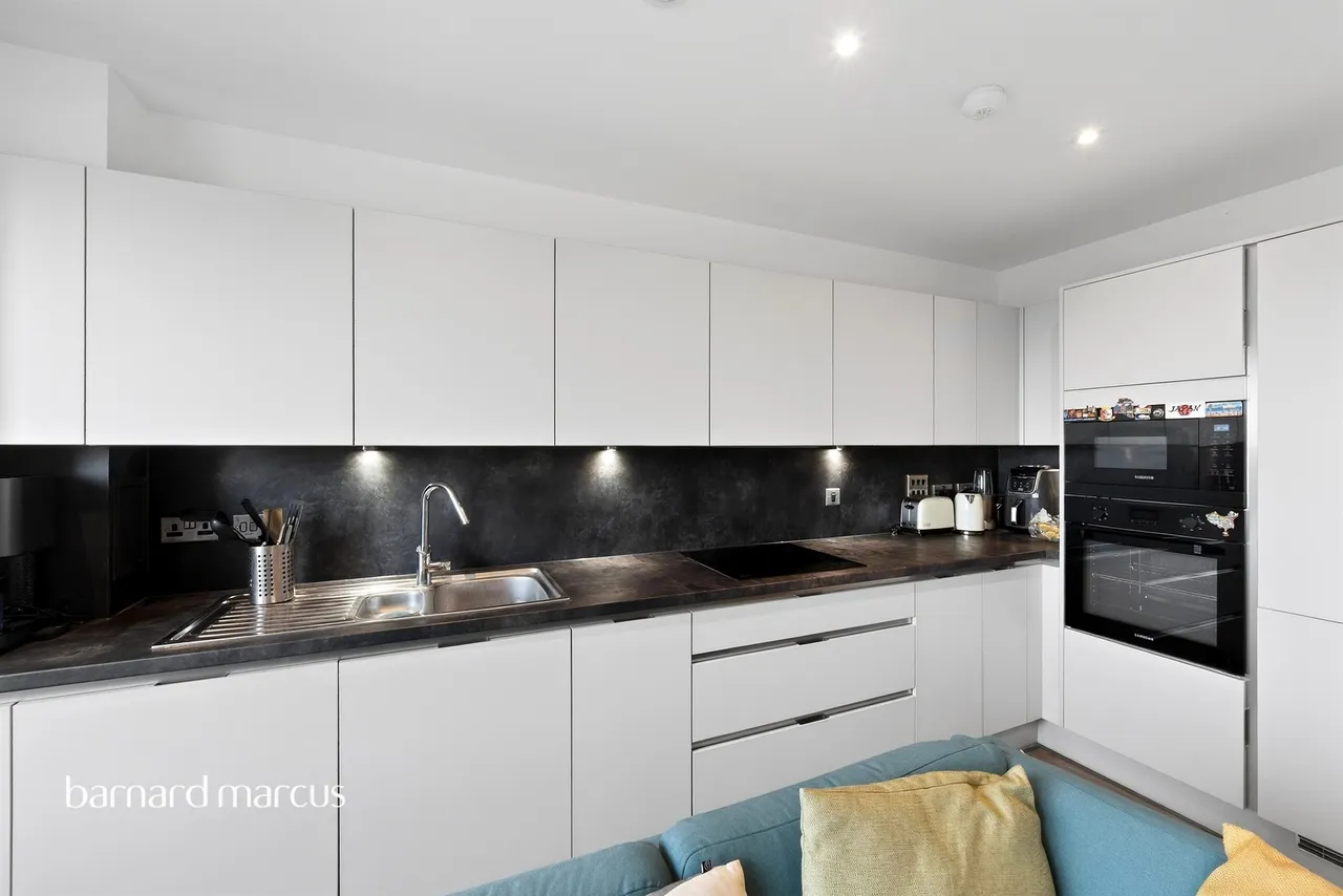Selbourne Avenue, Hounslow, TW3, photo 3