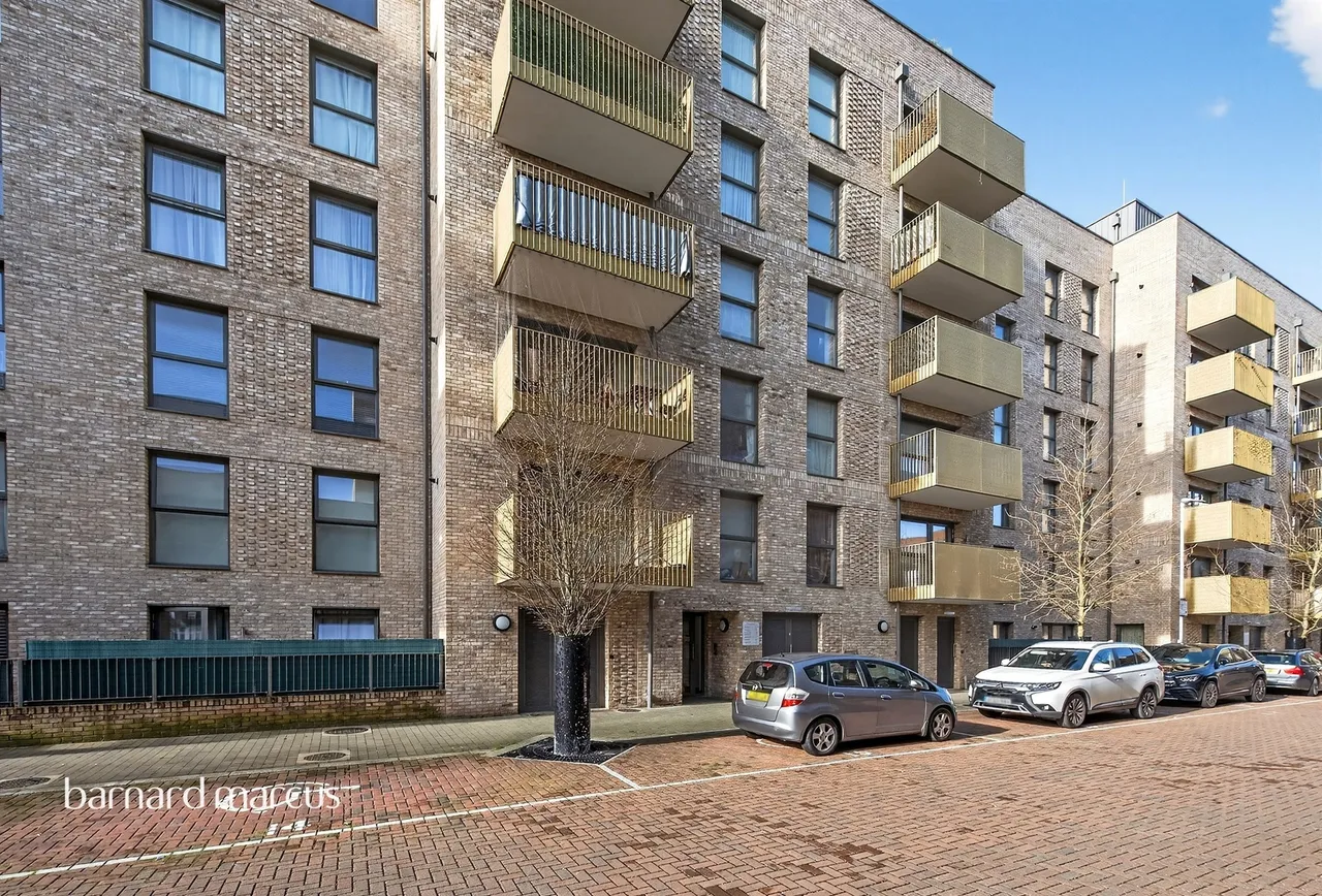 2 bed flat for sale, Selbourne Avenue, Hounslow, TW3