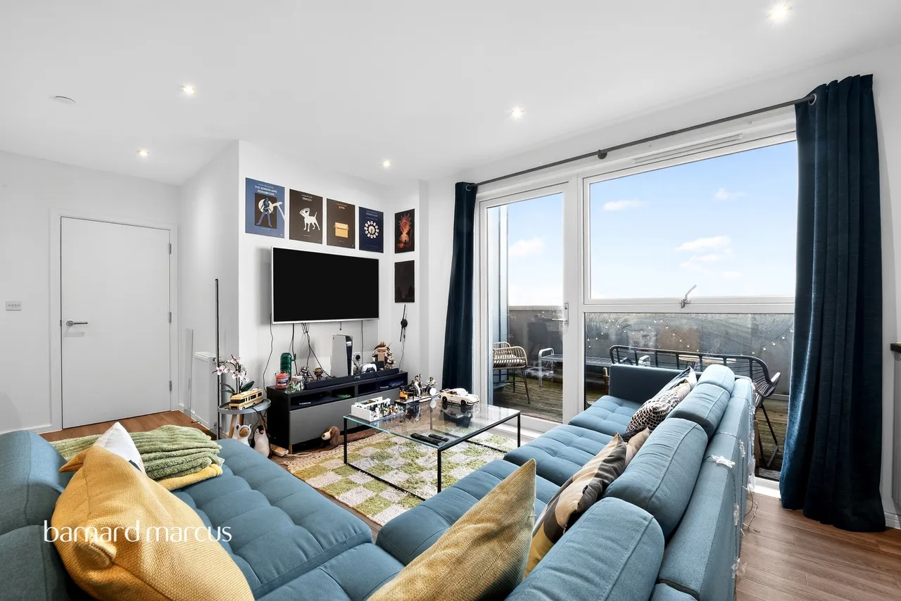 Selbourne Avenue, Hounslow, TW3, photo 2