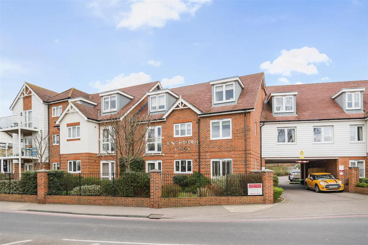 2 bed flat for sale, Broomstick Hall Road, Waltham Abbey, EN9