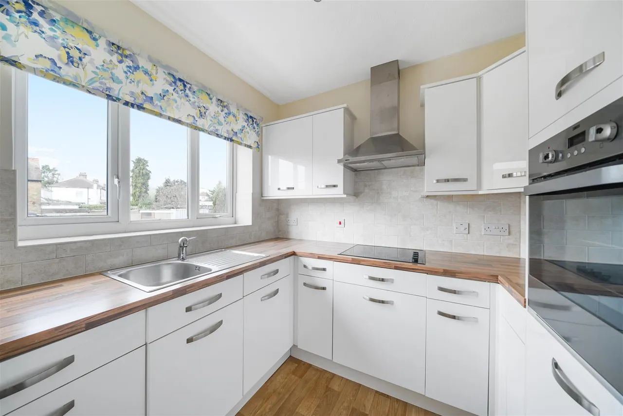 Broomstick Hall Road, Waltham Abbey, EN9, photo 2