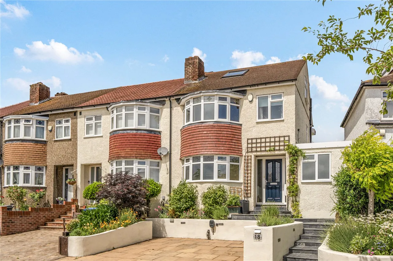 4 bed house for sale — Grange Avenue, East Barnet, Barnet, Greater London, EN4 8NL