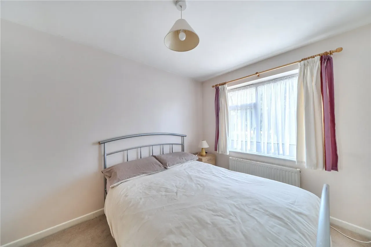 Manor Crescent, Byfleet, West Byfleet..., photo 29