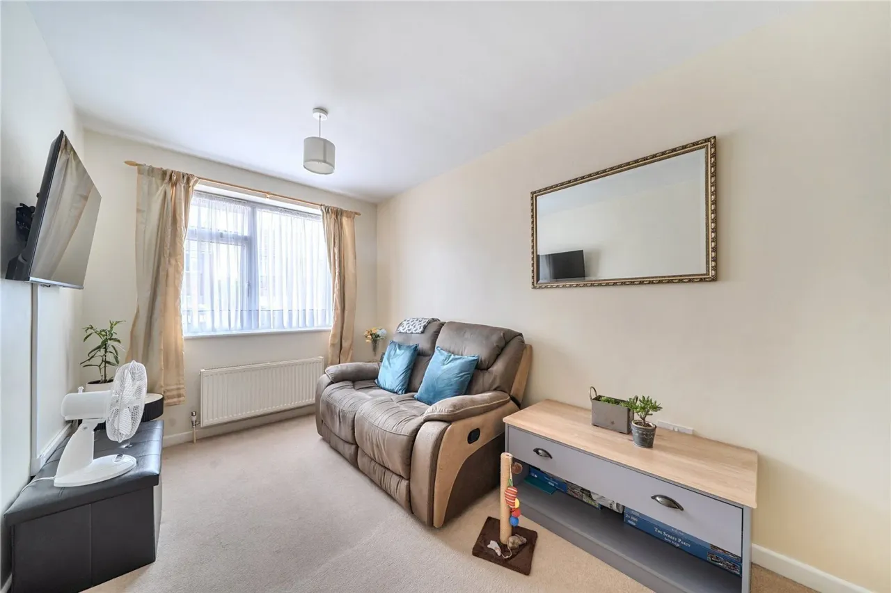 Manor Crescent, Byfleet, West Byfleet..., photo 25