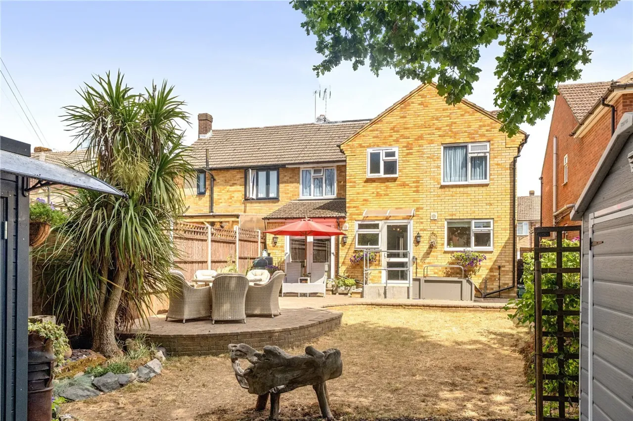 Manor Crescent, Byfleet, West Byfleet..., photo 2