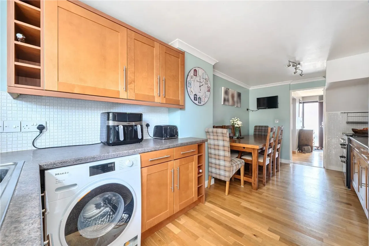 Manor Crescent, Byfleet, West Byfleet..., photo 8