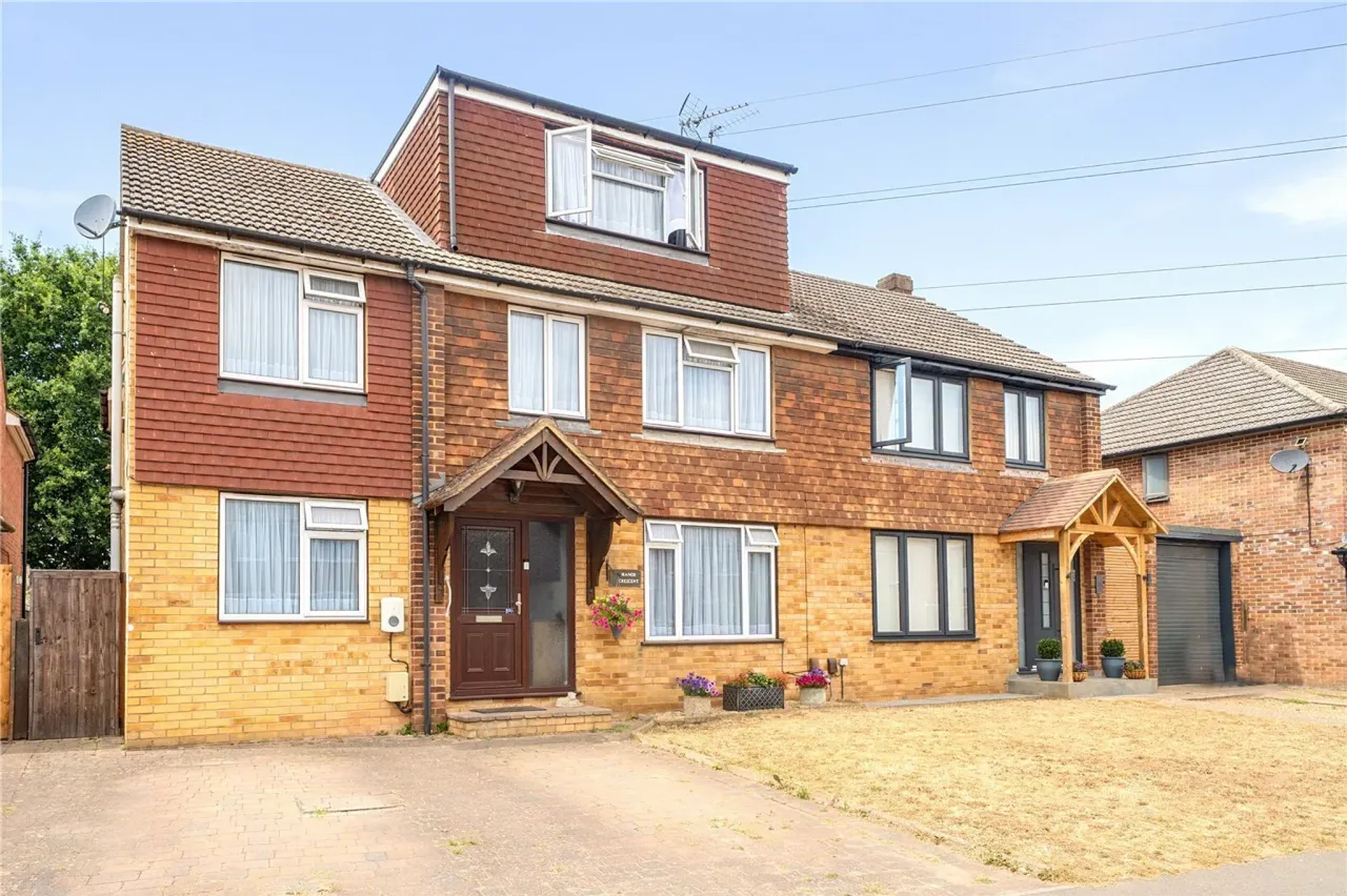 6 bed house for sale — Manor Crescent, Byfleet, West Byfleet...