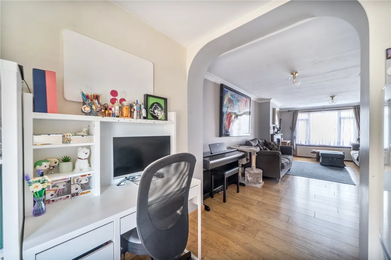 Manor Crescent, Byfleet, West Byfleet..., photo 6