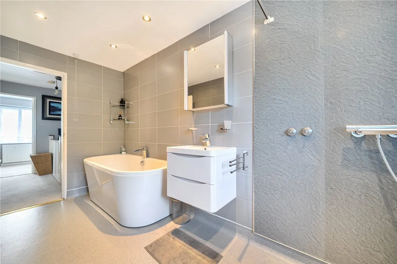 Manor Crescent, Byfleet, West Byfleet..., photo 19