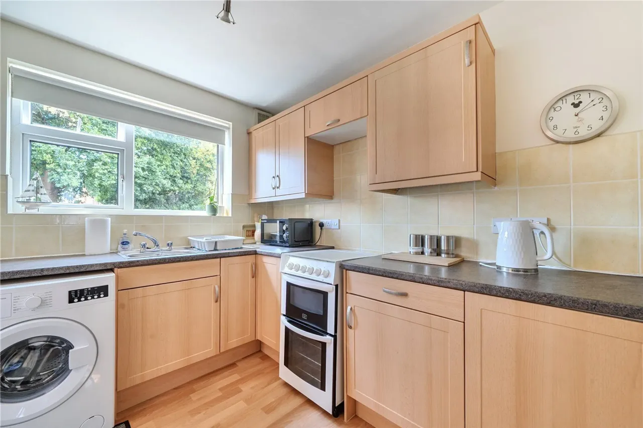 Manor Crescent, Byfleet, West Byfleet..., photo 22