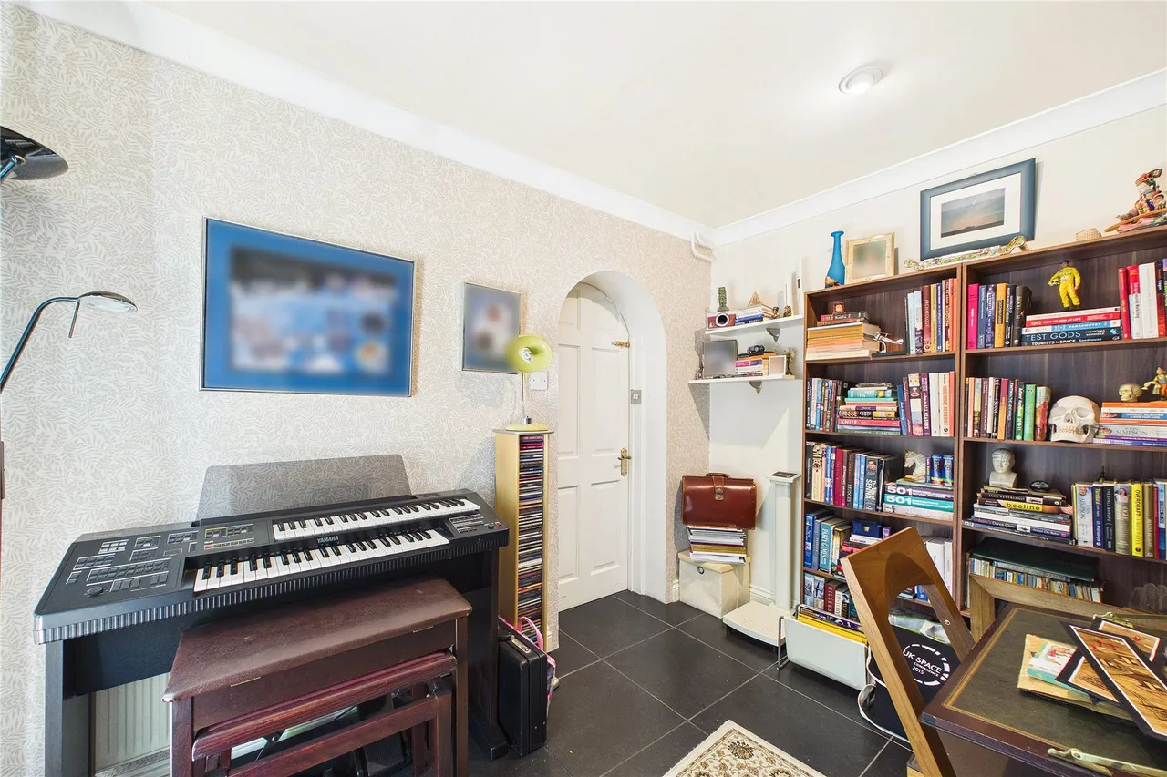 Hawkes Leap, Windlesham, GU20, photo 9