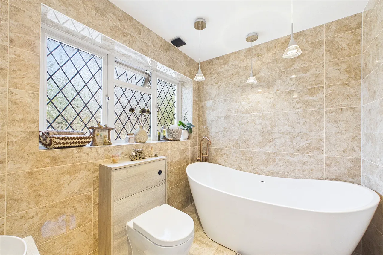 Hawkes Leap, Windlesham, GU20, photo 14