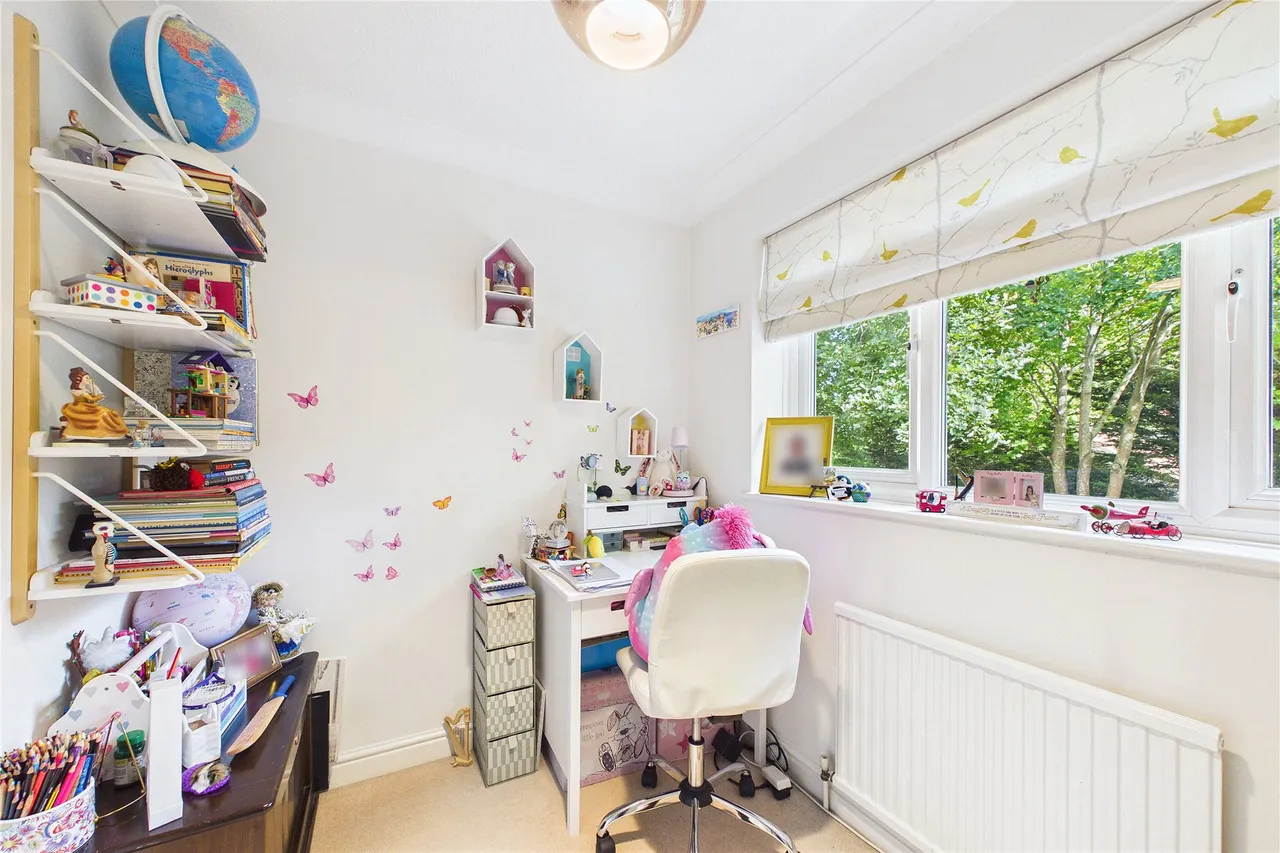 Hawkes Leap, Windlesham, GU20, photo 17