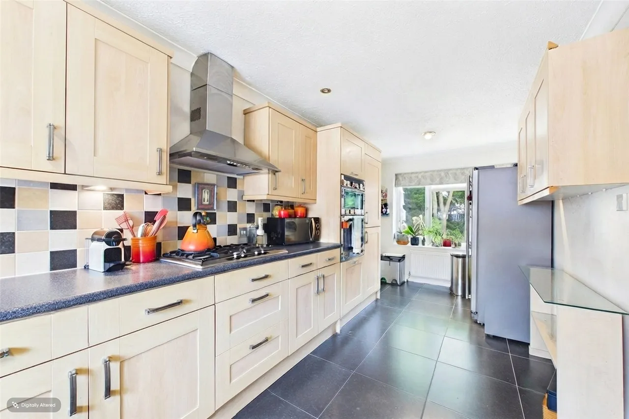 Hawkes Leap, Windlesham, GU20, photo 8