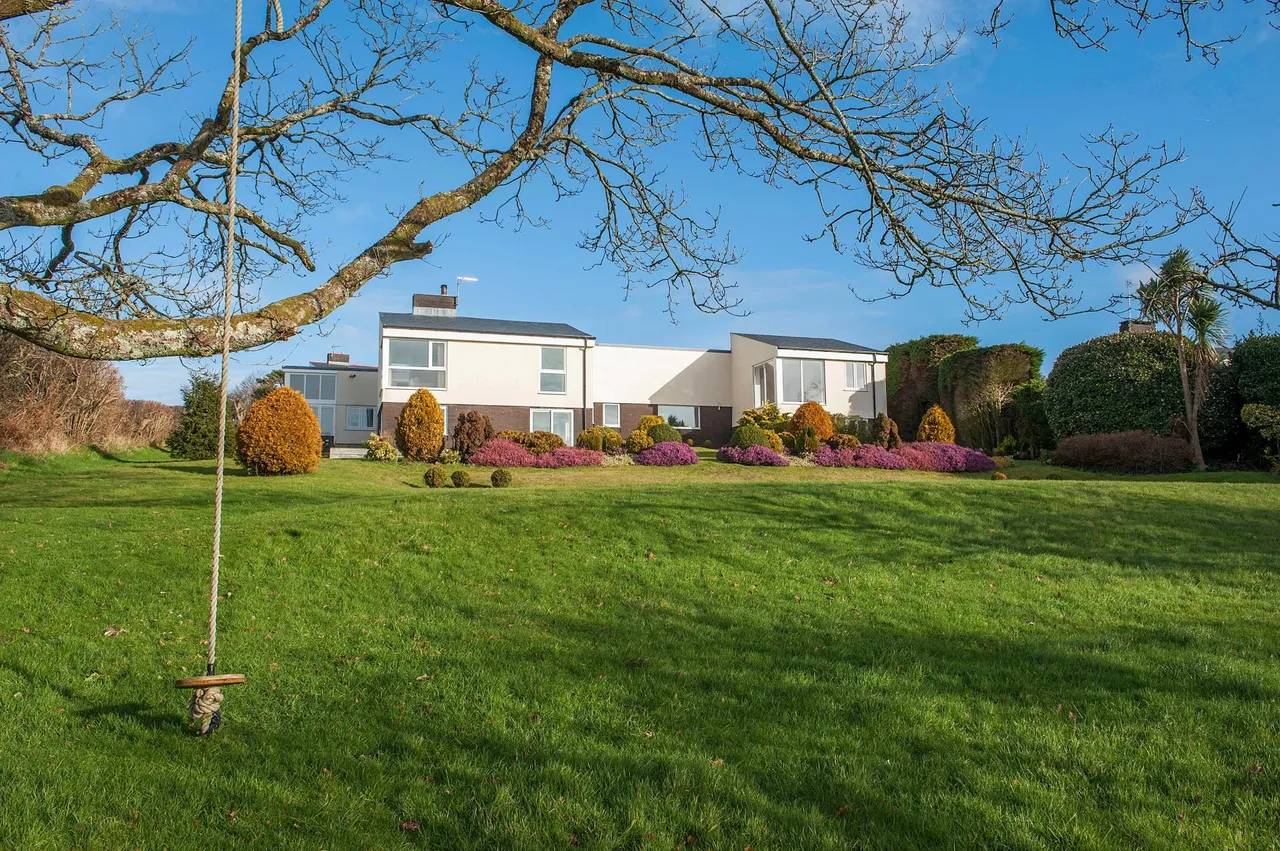 Misty Hills Close, Three Crosses, photo 2