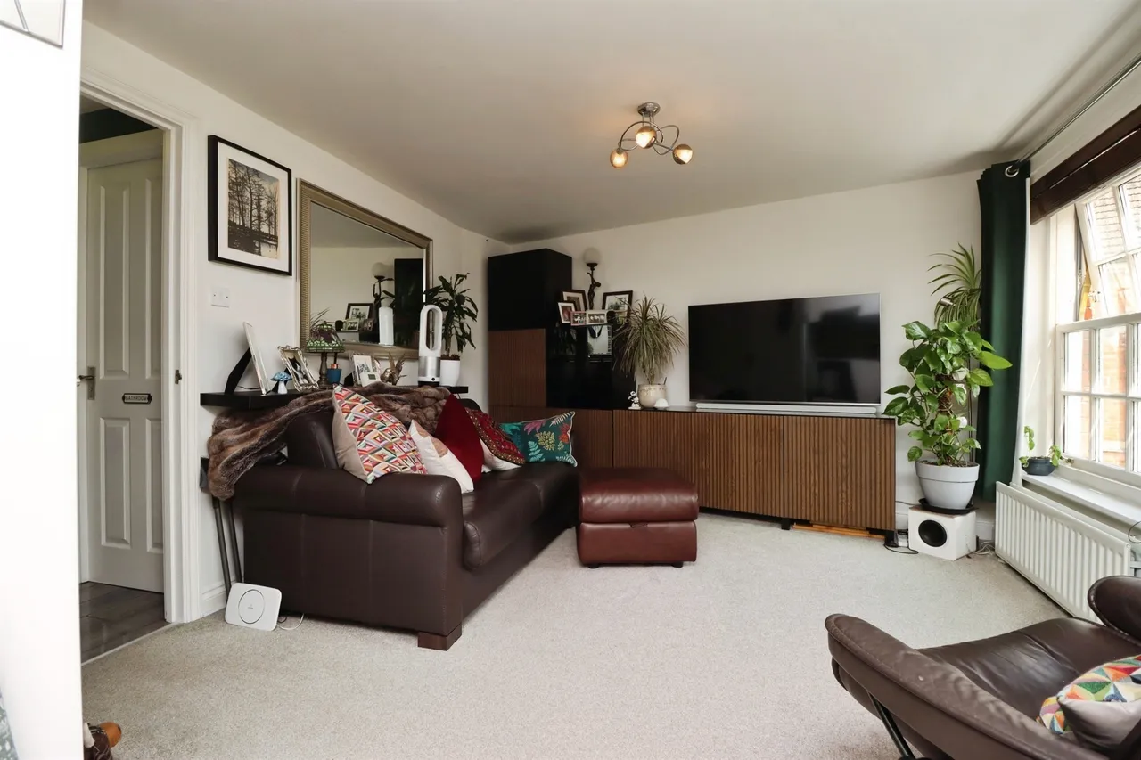 Sarjeant Court, Rothwell, Kettering, photo 8