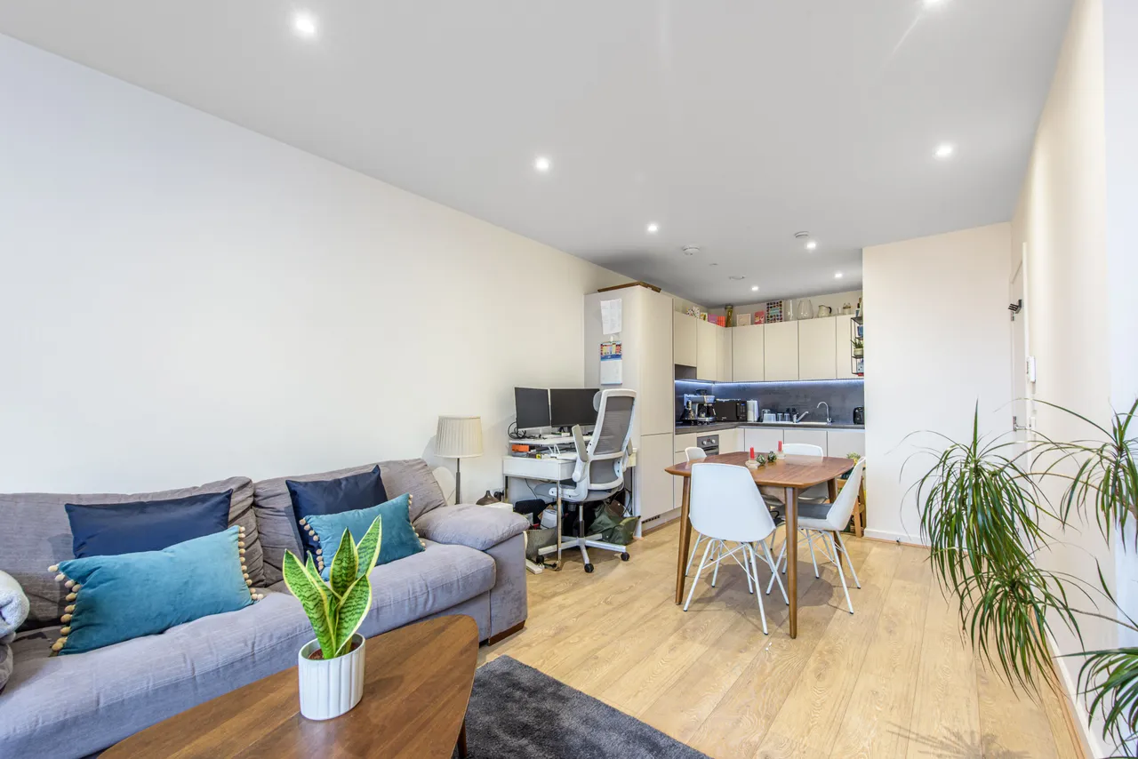 Flat 32, Woodlark Apartments, 1 Damsel Walk, London, photo 3