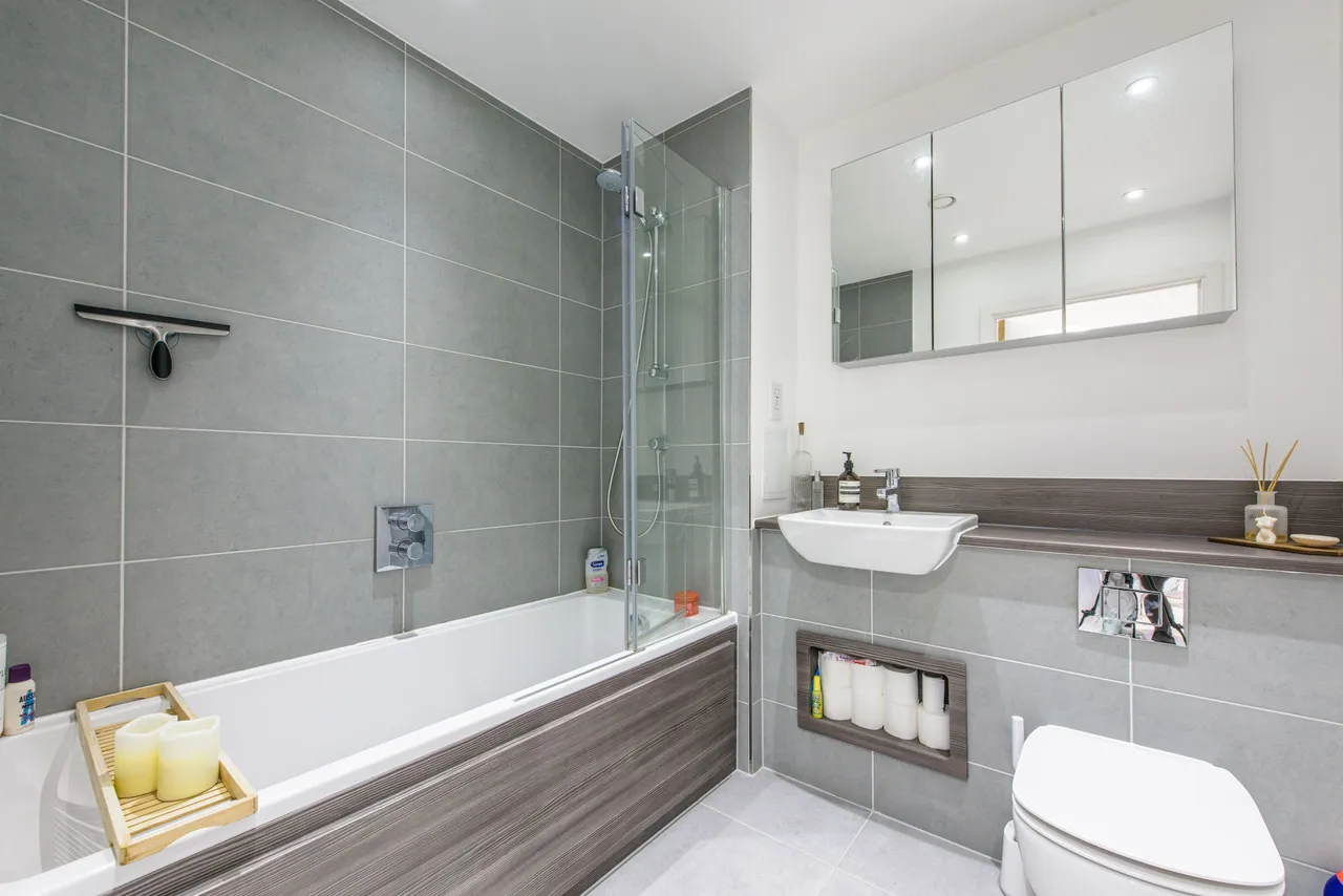 Flat 32, Woodlark Apartments, 1 Damsel Walk, London, photo 7