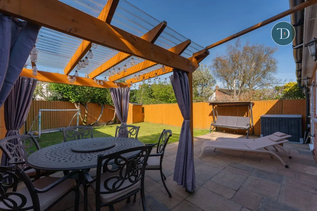 Chester Road, Whitby, CH66 2NY, photo 2