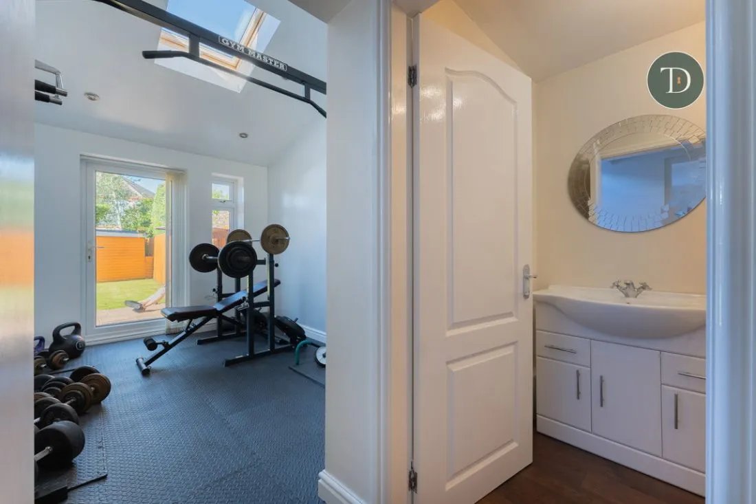 Chester Road, Whitby, CH66 2NY, photo 11