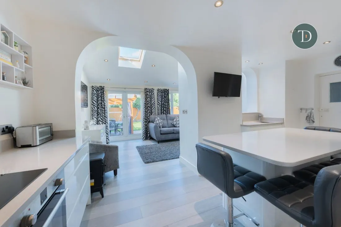 Chester Road, Whitby, CH66 2NY, photo 8