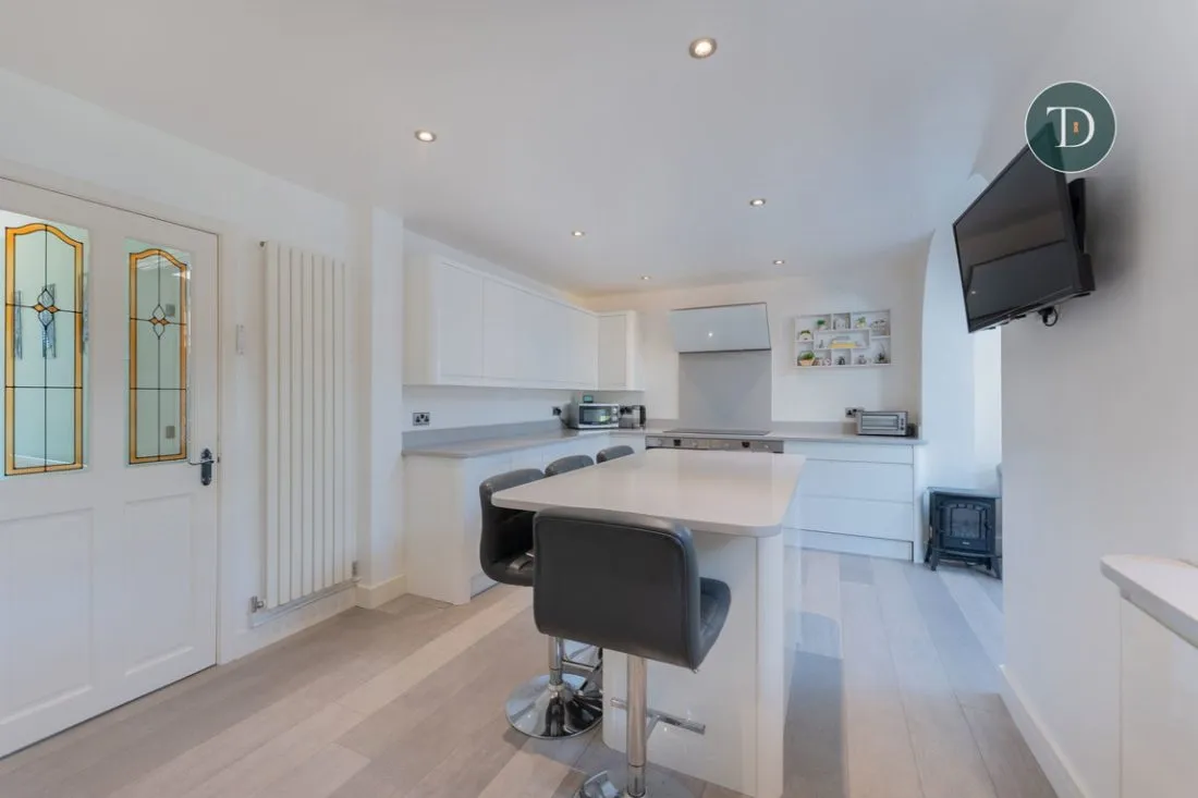 Chester Road, Whitby, CH66 2NY, photo 6