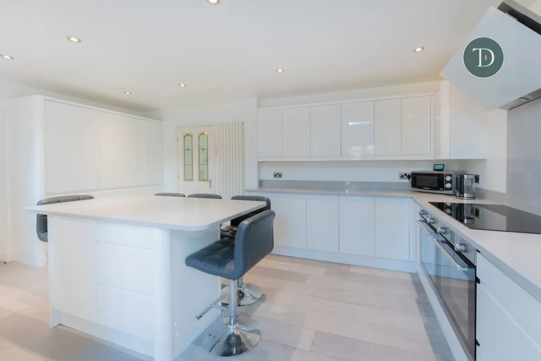 Chester Road, Whitby, CH66 2NY, photo 7